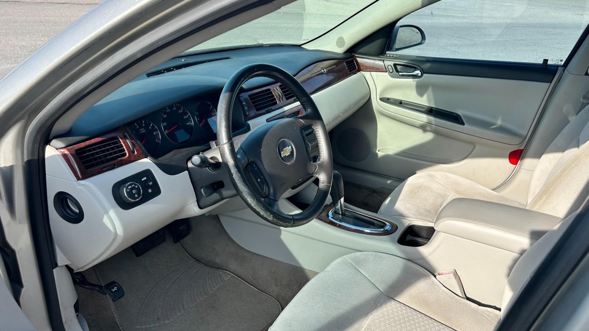 2008 SILVER /GRAY Chevrolet Impala LT (2G1WC583889) with an 3.9L V6 OHV 12V engine, 4-Speed Automatic transmission, located at 2710A Westlane Rd., Indianapolis, IN, 46268, (317) 291-2000, 39.885670, -86.208160 - Photo#4